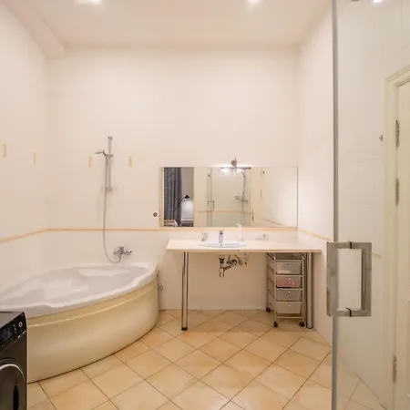 Top Embassy Area, Spacious 2Br Riga Exterior photo