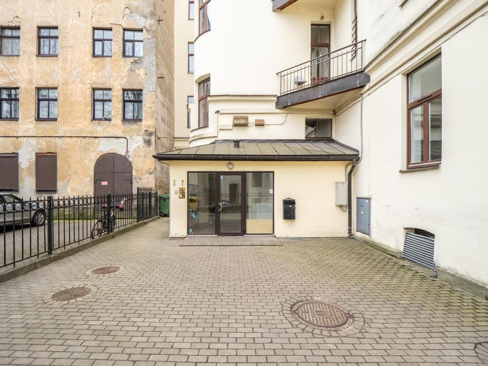 Embassy Area, Spacious 2br Huoneisto Riika