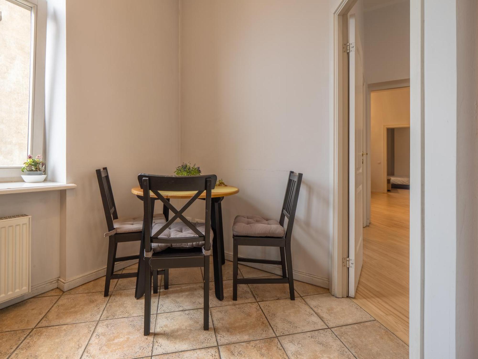Huoneisto Embassy Area, Spacious 2br *